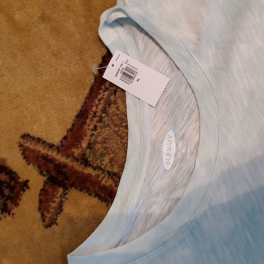 Old Navy Tee Shirt XL - Picture 3 of 7
